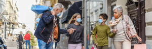 grandparents-and-kids-wear-masks-shopping