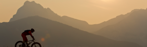 How Wildfire Smoke Impacts the Air You Breathe - and Your Ability to Exercise 2 exercise-smokey-air-mountain-biker-forest-fire